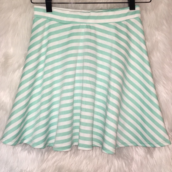 Anthropologie Dresses & Skirts - NWT Anthropologie green white striped skirt medium